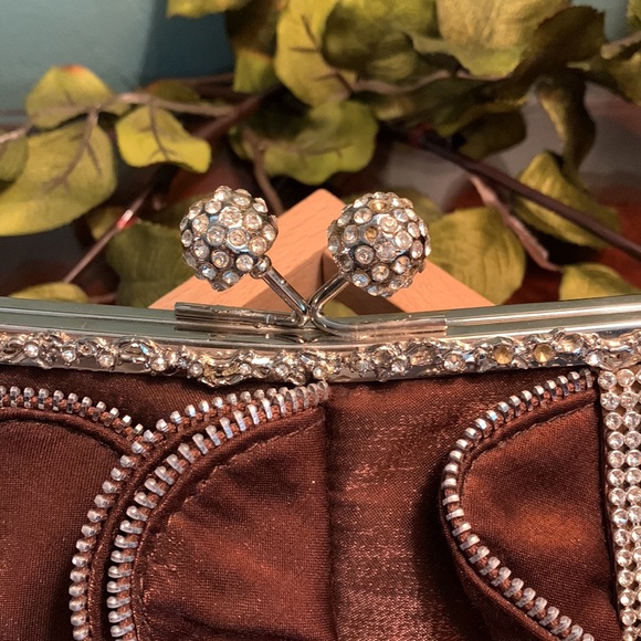 NWT Special occasion purse. Evening bag. “Zipper ruffle” crossbody or clutch - Picture 4 of 5